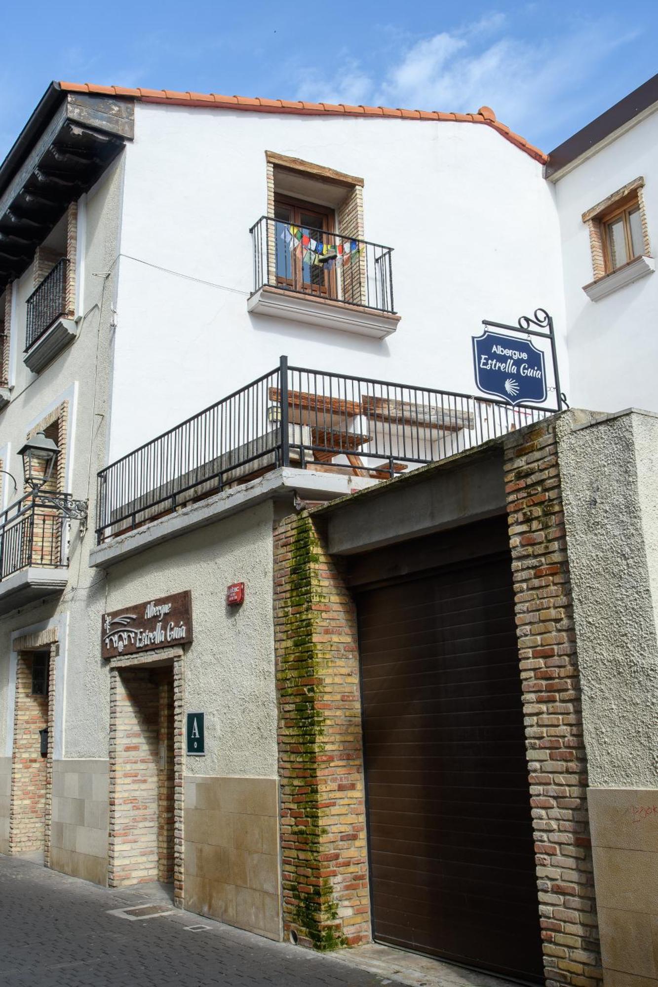 Albergue Estrella Guia Puente La Reina Exterior photo