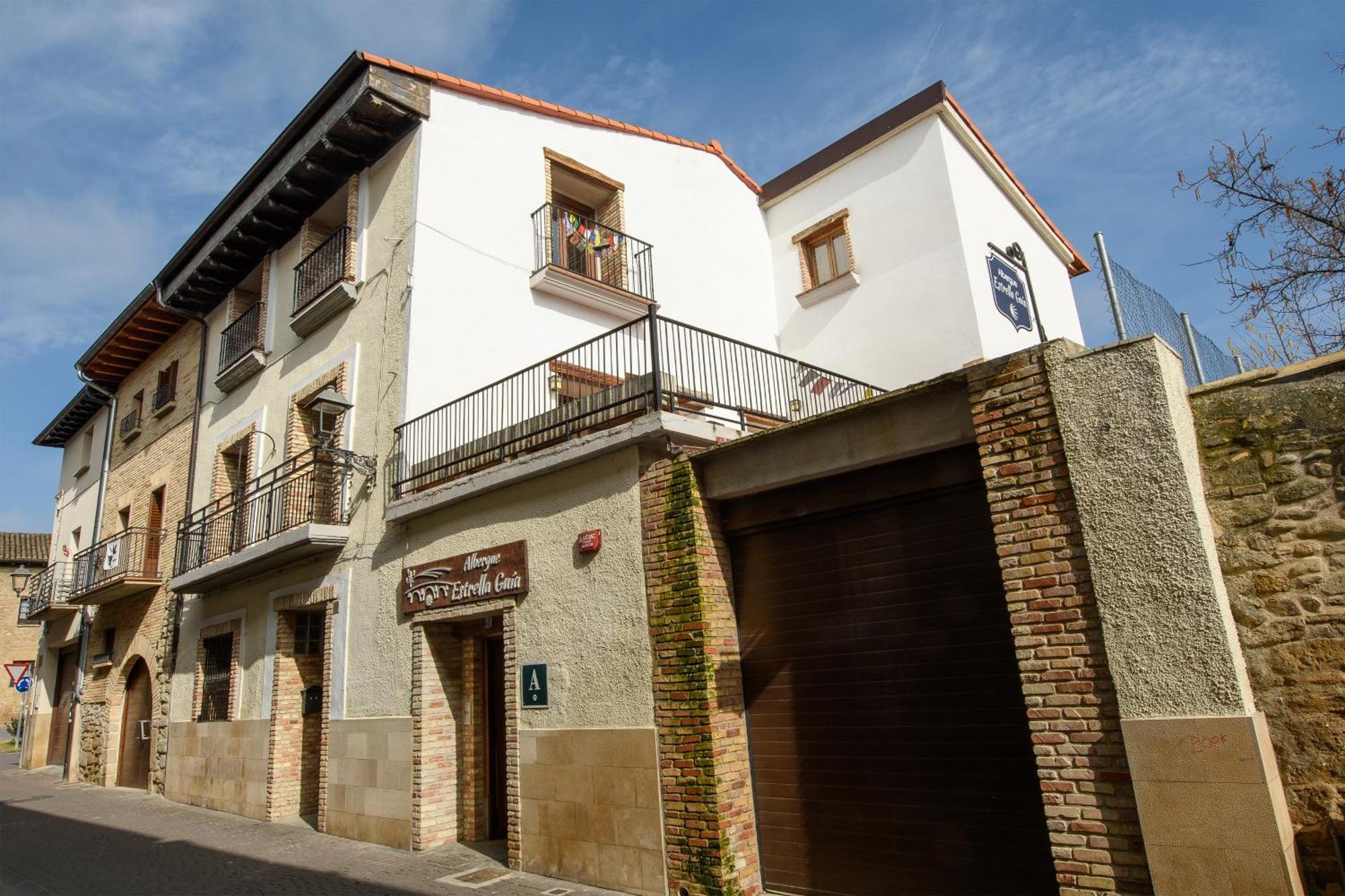 Albergue Estrella Guia Puente La Reina Exterior photo
