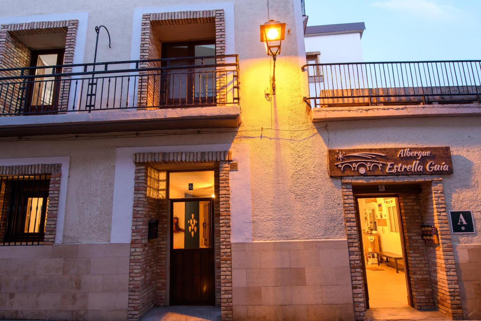 Albergue Estrella Guia Puente La Reina Exterior photo